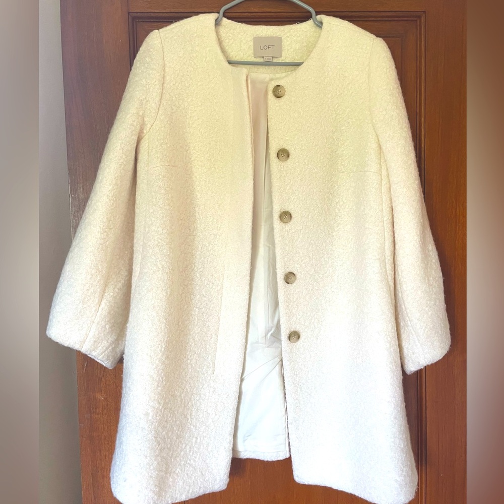 LOFT wool cream coat with subtle bubble sleeve M
